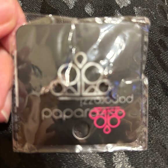 NWT Paparazzi Love Earrings - Picture 5 of 8